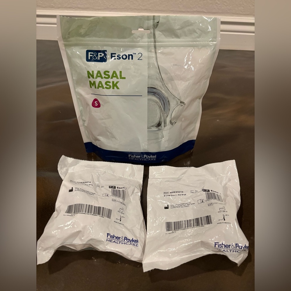 Eson 2 Nasal Mask & Headgear ESN2SA+ 2 Extra Seals SMALL Fisher & Paykel New